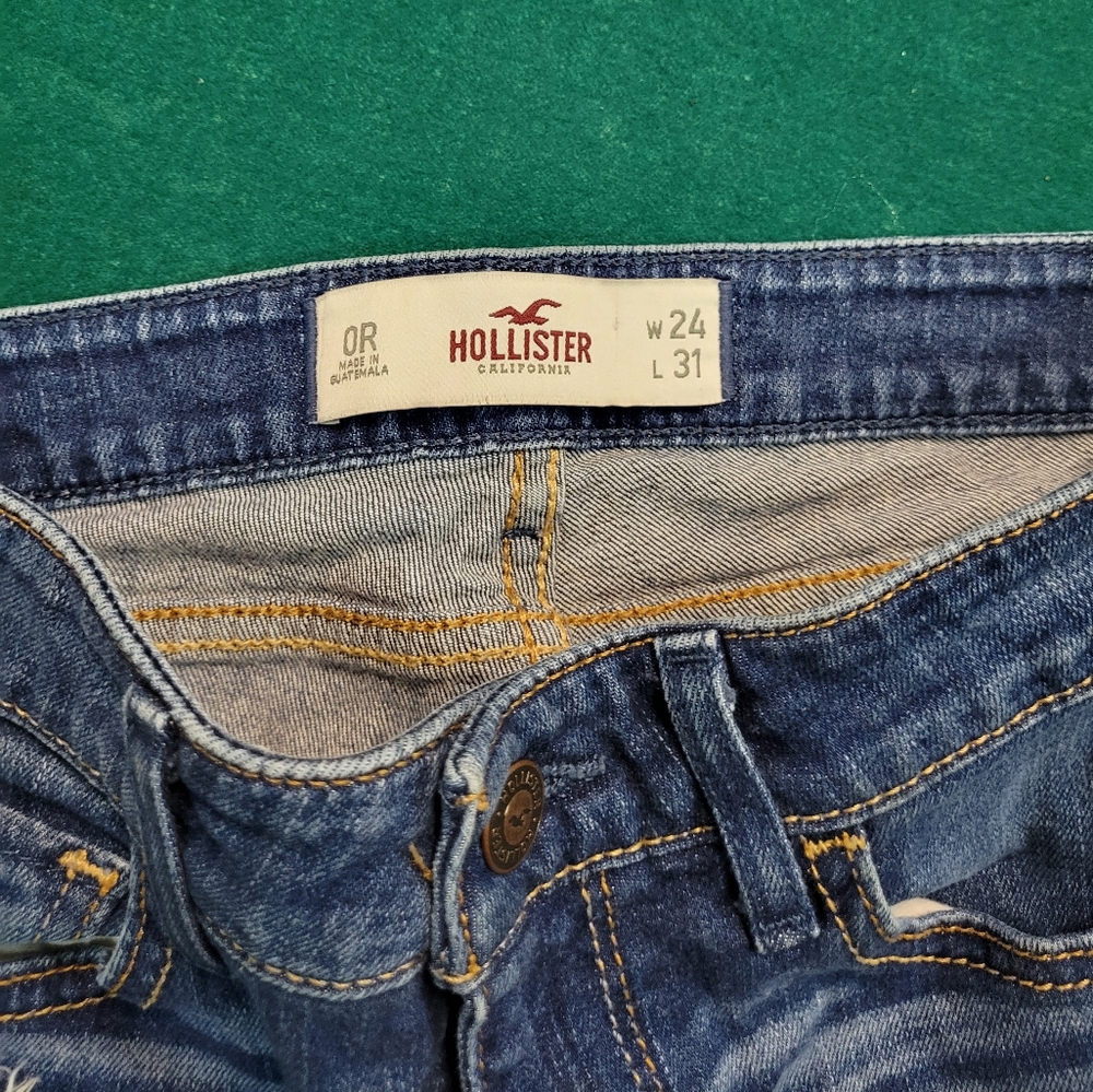 0R hollister distressed  jeans